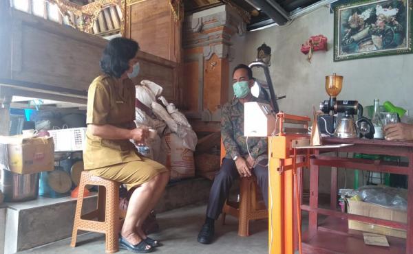 kunjungan kadis koperasi UKM Prov. bali ke UKM di bangli