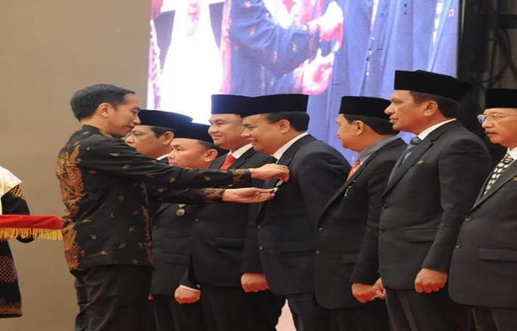Bupati Bangli Terima Penghargaan Satyalancana Pembangunan 