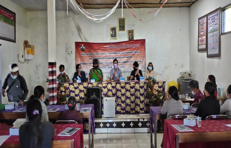 Pembukaan Kegiatan pelatihan mengayam Ingke 