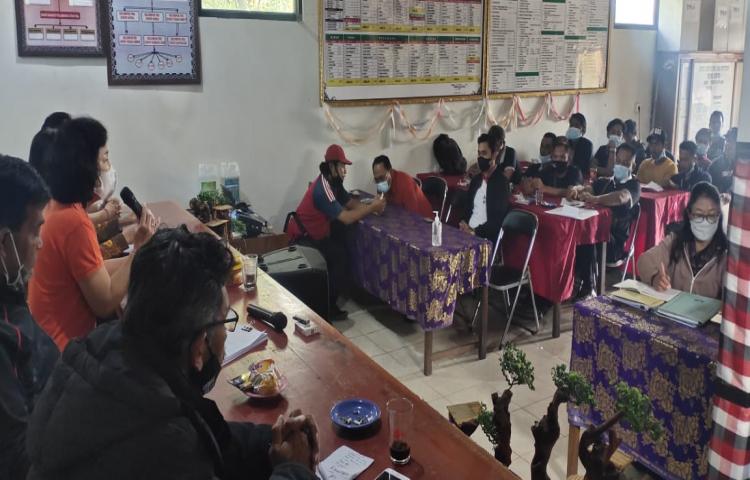 Sosialisasi program program yg ada di dinas koperasi umkm naker dan transmigrasi kpd masyarakat didesa satre sbg upaya mendukung program GTRA BPN th 2021